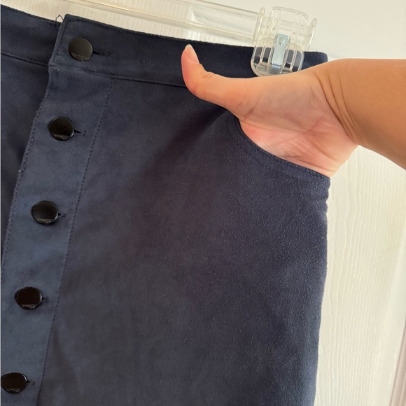 Blue suede skirt - Picture 3 of 5